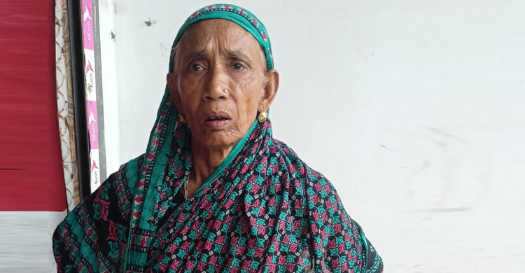 বৃদ্ধাকে বাড়ি ফেরানোর আবেদন