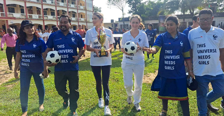 নেত্রকোনায় মিস ইউনিভার্স, শিশুদের সঙ্গে খেললেন ফুটবল