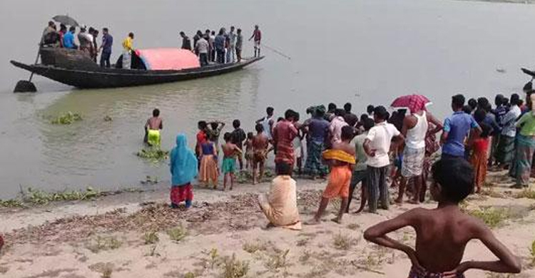 কিশোরগঞ্জে নৌকাডুবিতে নিখোঁজ ৩ জনের লাশ উদ্ধার