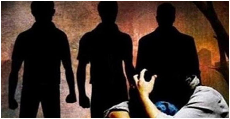 অ্যাসাইনমেন্ট জমা দিয়ে বাড়ি ফেরার পথে স্কুলছাত্রী নিয়ে দফতরি উধাও