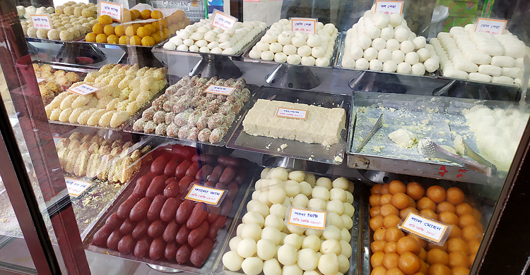 মিরসরাইয়ে কেজিতে ২০-৭০ টাকা বেড়েছে মিষ্টির দাম