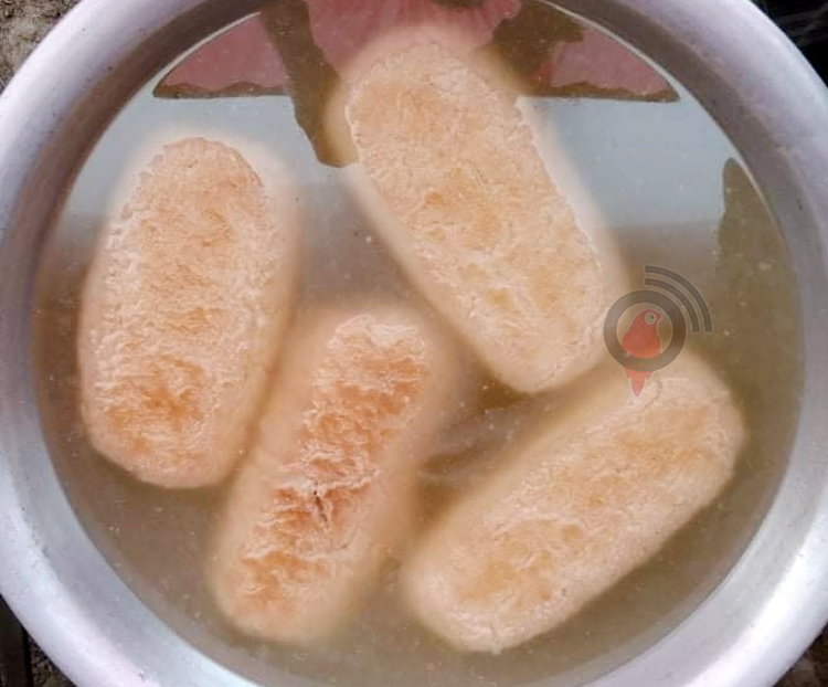 মেলায় ৮ কেজির এক বালিশ মিষ্টির দাম ৩ হাজার