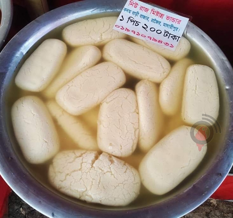 মেলায় ৮ কেজির এক বালিশ মিষ্টির দাম ৩ হাজার