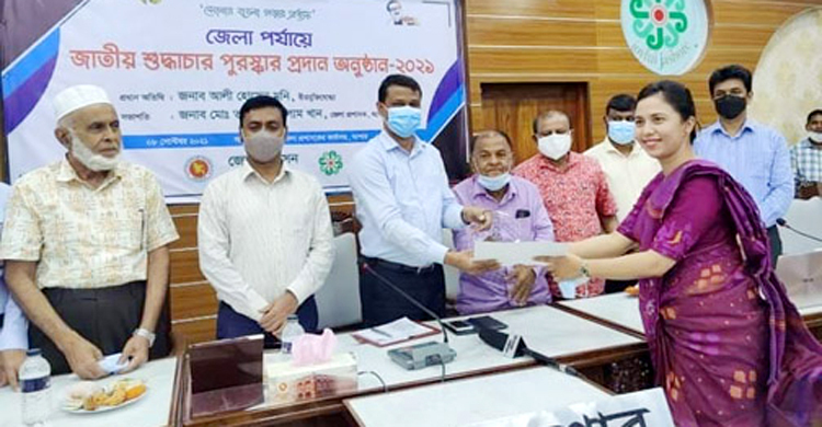 জাতীয় শুদ্ধাচার পুরস্কার পেলেন রাসনা শারমিন মিথি