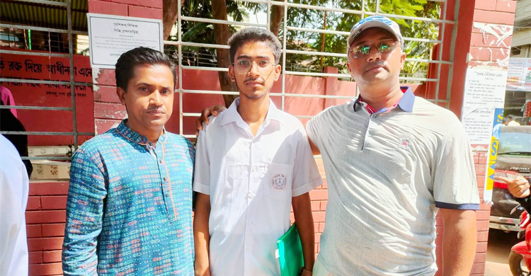 বাড়িতে বাবার মরদেহ রেখে এসএসসি পরীক্ষা দিলো মিরাজ