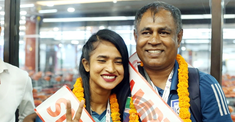 সাতক্ষীরার বাড়িতে ফিরলেন মাসুরা, পাবেন সংবর্ধনা