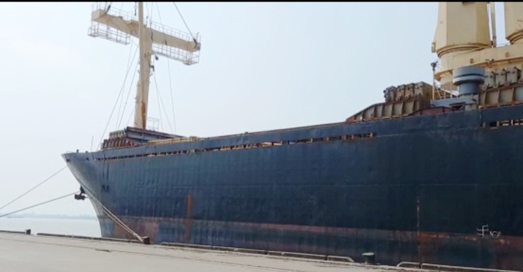 মোংলায় এলো বঙ্গবন্ধু রেলসেতুর পাইলিং পাইপের শেষ চালান