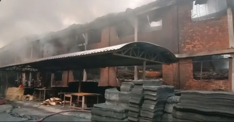 ১৬ ঘণ্টায়ও নেভেনি মোংলা ইপিজেডের আগুন, ১৫০ কোটি টাকা ক্ষতির দাবি