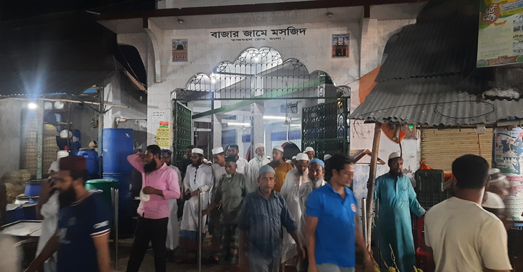 মোংলায় ২ মাস নেই বৃষ্টি, মসজিদে দোয়া