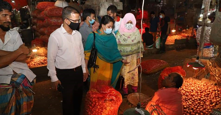 নিত্যপণ্যের বাজারে অভিযান: ৪৪ প্রতিষ্ঠানকে ৫ লাখ টাকা জরিমানা