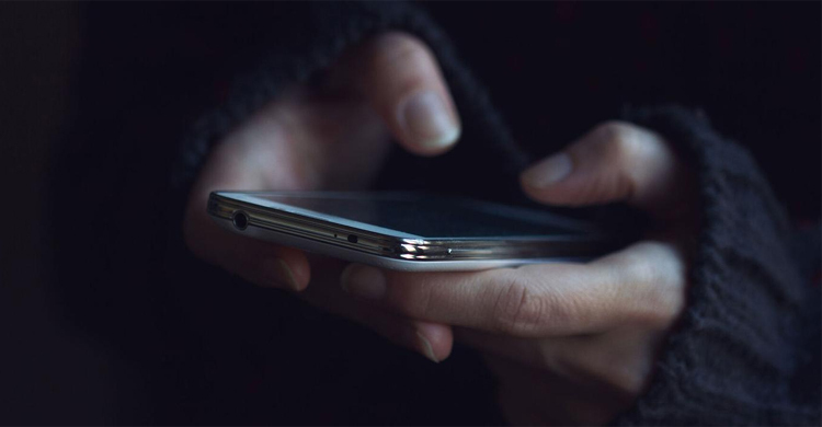 ইন্টারনেট আসক্তির বেশি প্রভাব শিশুদের ওপর