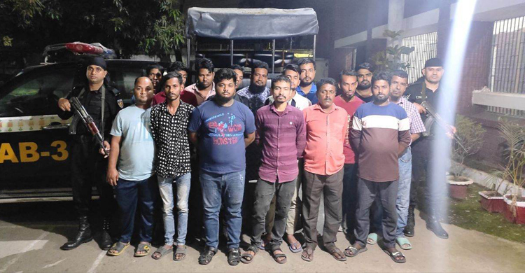 র‌্যাবের অভিযানে ৩৫৫ মোবাইলসহ ছিনতাই চক্রের ২৫ সদস্য গ্রেফতার