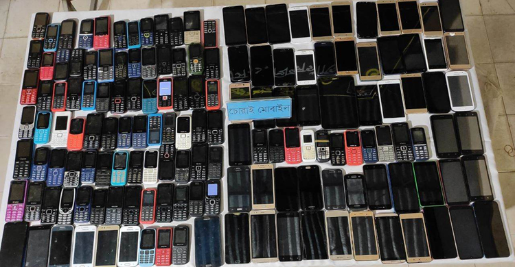 র&zwnj;্যাবের অভিযানে ৩৫৫ মোবাইলসহ ছিনতাই চক্রের ২৫ সদস্য গ্রেফতার