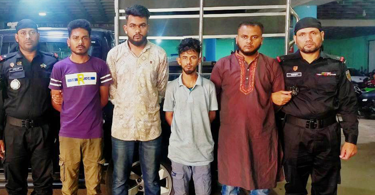 র&zwnj;্যাবের অভিযানে ৩৫৫ মোবাইলসহ ছিনতাই চক্রের ২৫ সদস্য গ্রেফতার