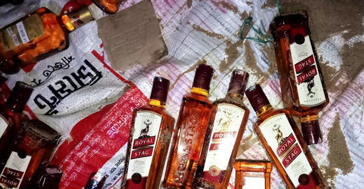 সেন্টমার্টিনে ৫৮৫ বোতল বিদেশি মদ জব্দ