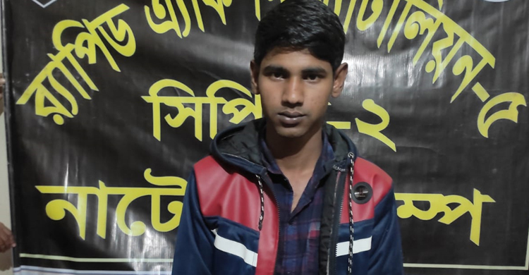 মহাদেবপুরে পিস্তল-শুটারগানসহ যুবক গ্রেফতার