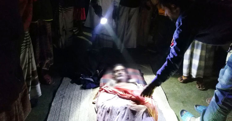 পাবনায় বাড়ির সামনে ব্যবসায়ীকে কুপিয়ে হত্যা