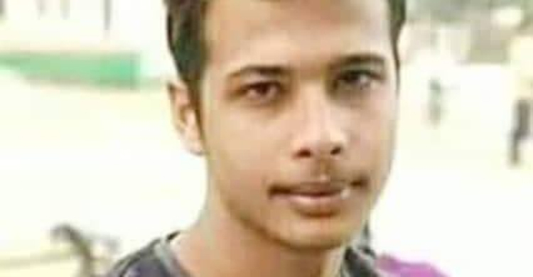 গোল দিয়েই মাঠে লুটিয়ে পড়ল যুবক