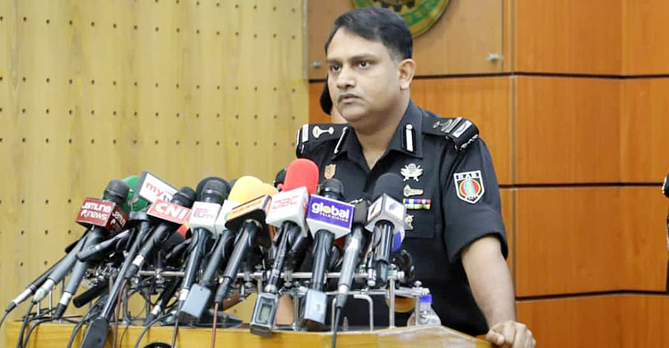 এনআইডি-মোবাইল নম্বর ছাড়া যাত্রী নেওয়া ঝুঁকিপূর্ণ: র্যাব