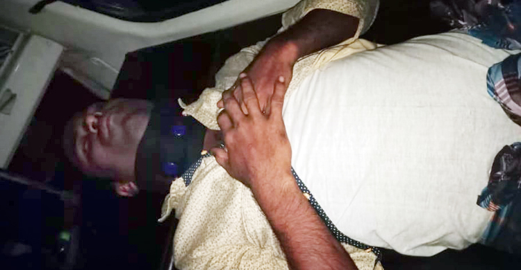 বড়লেখায় সিএনজি চালককে পিটিয়ে অজ্ঞান করলেন এক ব্যবসায়ী