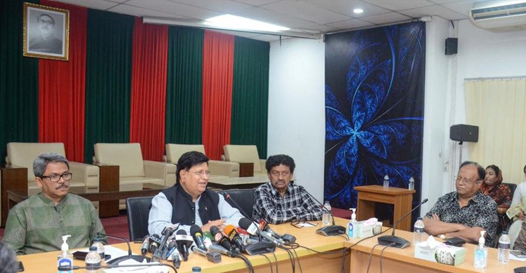 ‘কলকাতায় বঙ্গবন্ধু’ নামে প্রামাণ্যচিত্র বানাচ্ছেন গৌতম ঘোষ