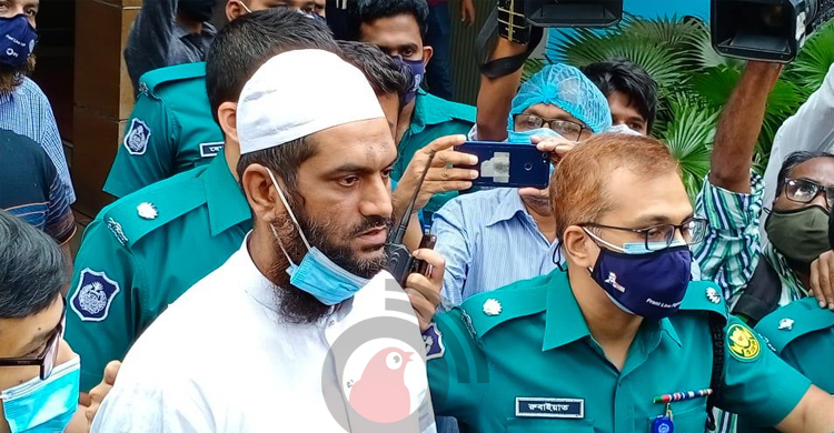 তেজগাঁও থানায় ইফতার করলেন মামুনুল হক