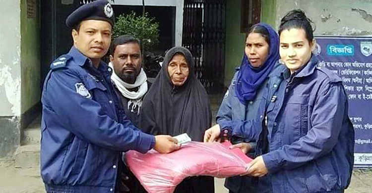 বৃদ্ধার বয়স্ক ভাতার টাকা ছিনতাই, পাশে দাঁড়ালেন এসপি