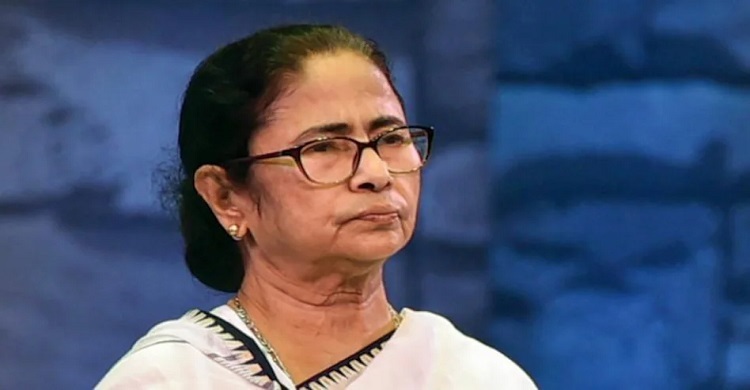 মমতার বিরুদ্ধে জাতীয় সংগীত অবমাননার মামলা, শুনানি ১২ জানুয়ারি