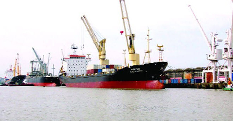 মোংলায় বন্ধ বিদেশি জাহাজের পণ্য ওঠানামার কাজ