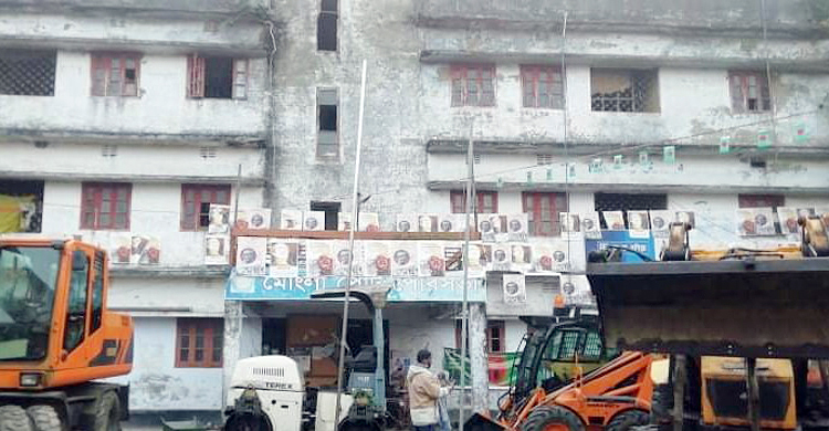বন্দরের পরিত্যক্ত ভবনেই চলছে মোংলা পৌরসভার কার্যক্রম