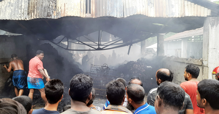 সিগারেটের আগুনে পুড়লো দোকান-গোডাউন