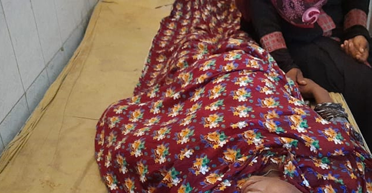 ঝড়ে ট্রলার উল্টে নারীর মৃত্যু