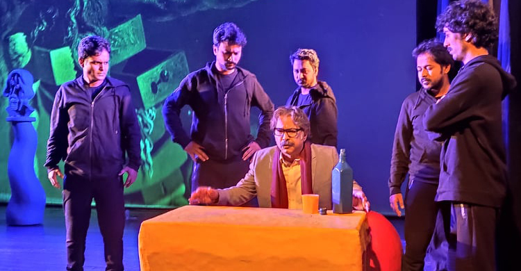 চট্টগ্রামের মঞ্চে ঢাকার আপস্টেজ ও অনুস্বরের নাটক
