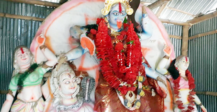 মণিরামপুরে মন্দির থেকে প্রতিমার স্বর্ণালঙ্কার চুরির অভিযোগ