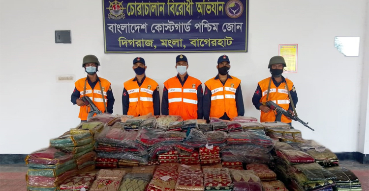 কোটি টাকার বিদেশি শাড়ি ফেলে পালিয়ে গেলো পাচারকারীরা