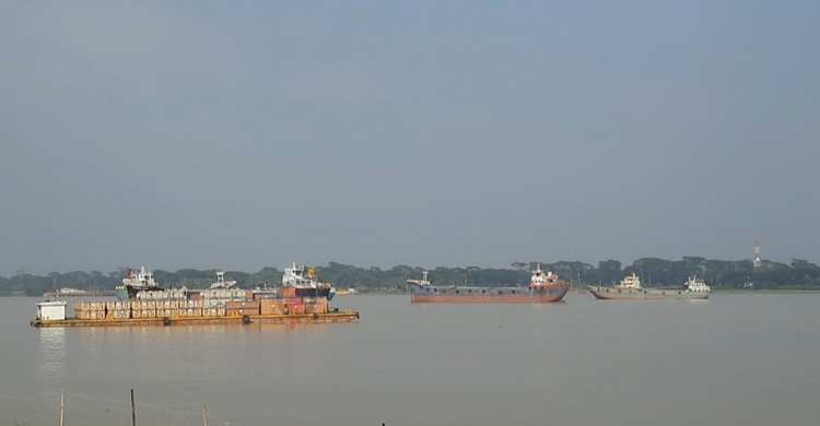 রাত থেকে অনির্দিষ্টকালের কর্মবিরতি নৌযান শ্রমিকদের