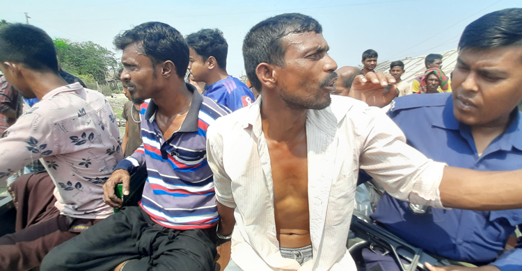 মোংলায় ১২ কেজি হরিণের মাংস জব্দ, দুই যুবক আটক