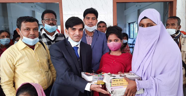 মোংলায় অসহায় প্রতিবন্ধীদের পাশে কারিতাস