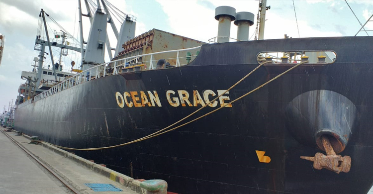 মোংলা বন্দরে ভিড়ল মেট্রোরেলের দ্বিতীয় চালান