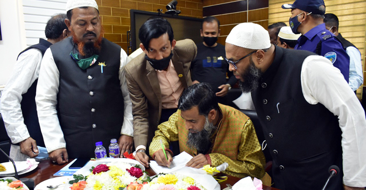 শপথ নিলেন কারাগার থেকে নির্বাচিত চেয়ারম্যান মনিরুল