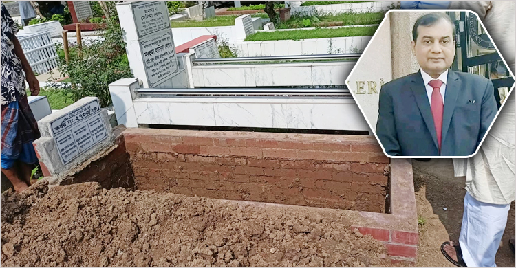 হজের জন্য কেনা ইহরামের কাপড়ে সাবেক সচিব মনোয়ারের দাফন