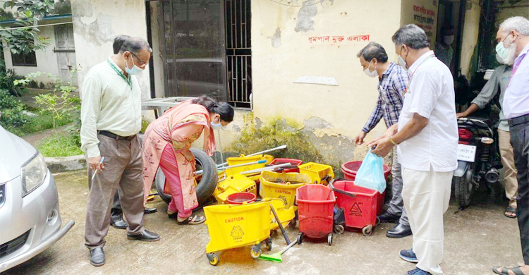 এডিস মশা নিধনে ডিএসসিসির অভিযান, দেড় লক্ষাধিক টাকা জরিমানা
