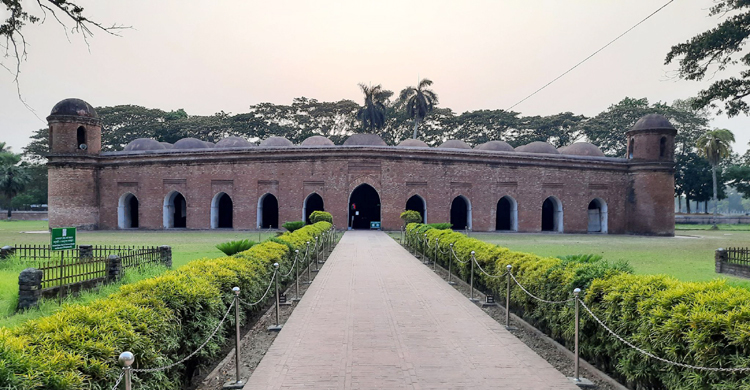 বাগেরহাটে খানজাহানের আগমন ও ষাটগম্বুজ মসজিদ