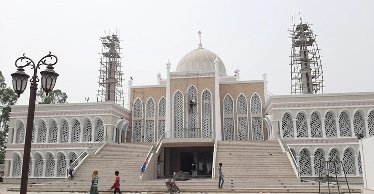 ৩০ কোটি টাকা ব্যয়ে নির্মিত মসজিদের উদ্বোধনীতে ১০ হাজার মুসল্লি