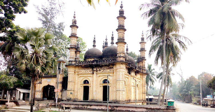 মুসলিম সভ্যতার প্রাচীন ঐতিহ্য হাতকাটা মিয়া মসজিদ