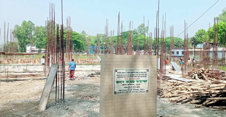 সোনাতলায় মডেল মসজিদ: প্রথম তলার ছাদ ঢালাই হয়নি ৯ মাসেও