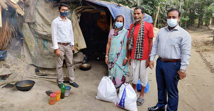 ইউএনওকে দেখে কেঁদে ফেললেন মতিলাল দম্পতি