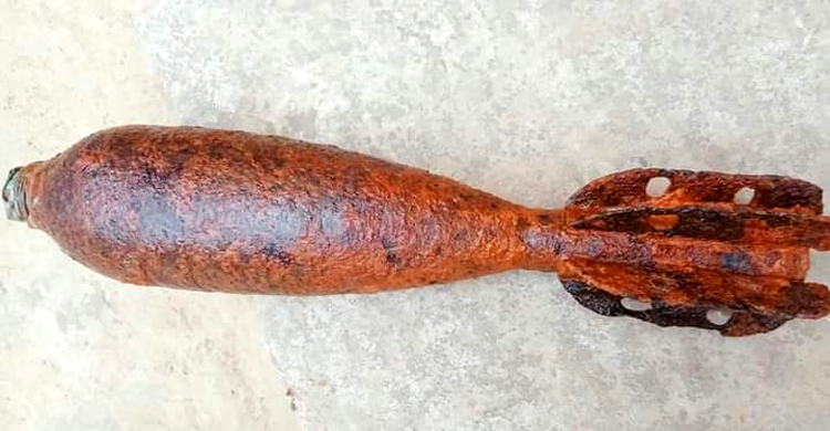 মর্টারসেল চিনতে না পেরে ডোবায় নিক্ষেপ