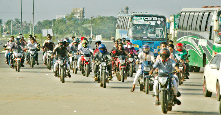 বৈধ যানবাহনের ৭০ শতাংশই ‘অভিশপ্ত’ মোটরসাইকেল