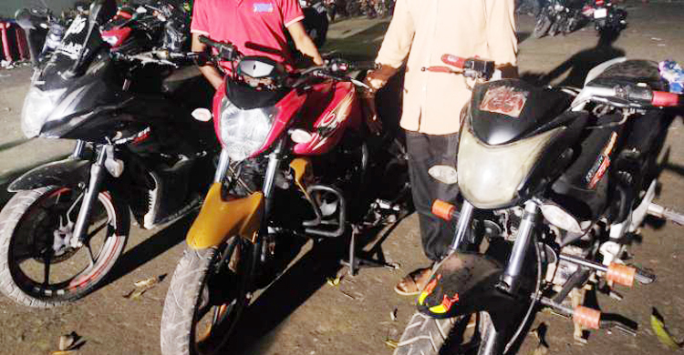 তেজগাঁওয়ে চোরাই মোটরসাইকেল বিক্রির সময় গ্রেফতার ২